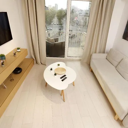 2 Bedroom With Amazing View In Center *