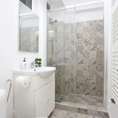 2 Bedroom With Amazing View In Center Apartament