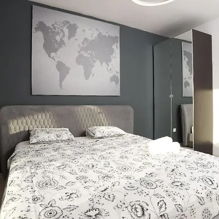 2 Bedroom With Amazing View In Center