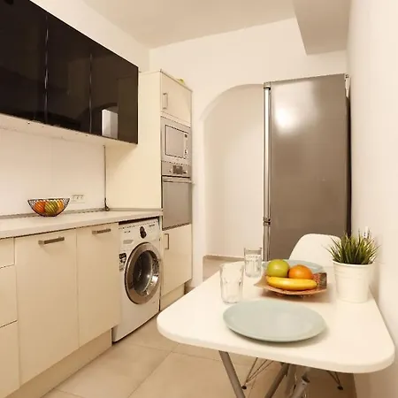 2 Bedroom With Amazing View In Center