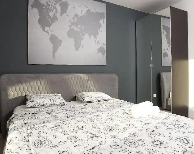 2 Bedroom With Amazing View In Center