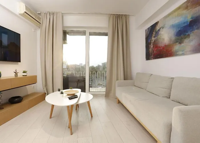 2 Bedroom With Amazing View In Center * 부쿠레슈티