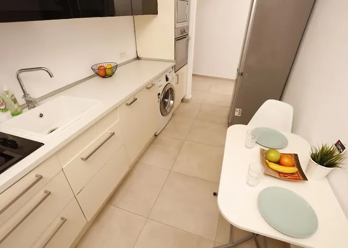 2 Bedroom With Amazing View In Center Apartament