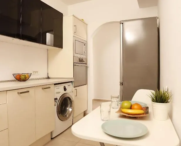 2 Bedroom With Amazing View In Center