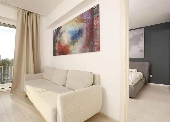 2 Bedroom With Amazing View In Center